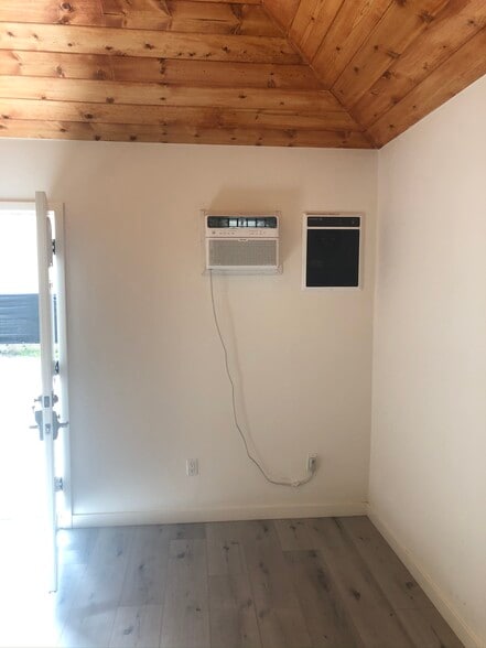 Building Photo - 4857 Haskell Ave