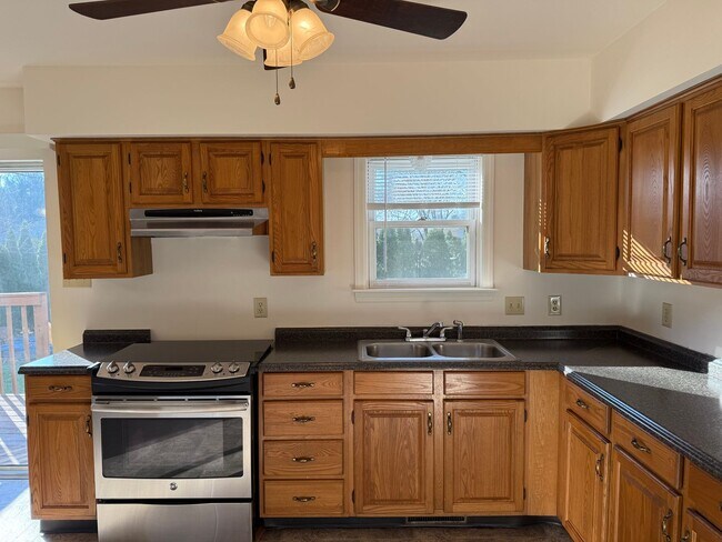 Building Photo - 110-112 Fridy St.