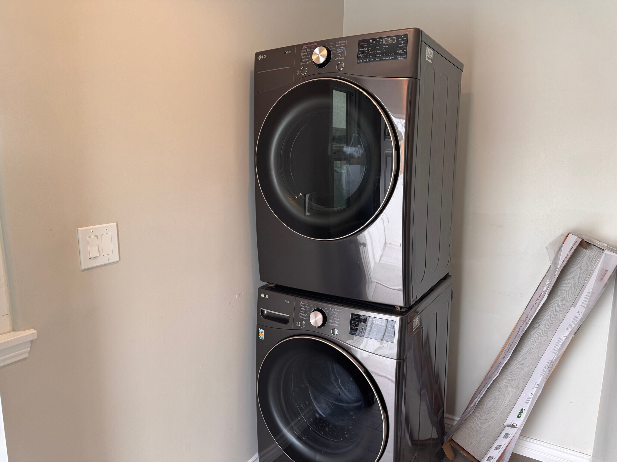 Building Photo - 7454 Gaviota Ave