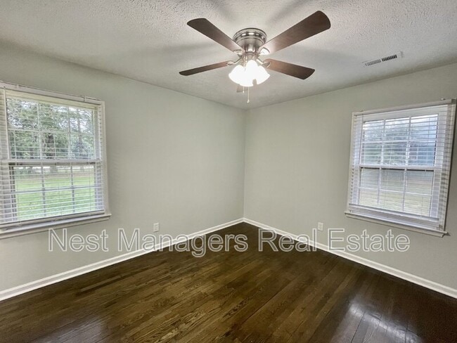 Building Photo - 2816 E Cramer Dr