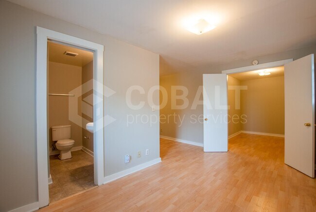 Building Photo - 674 Somerset Terrace NE