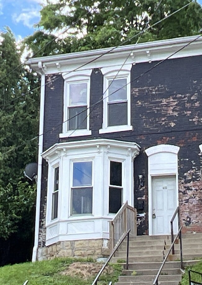 Building Photo - 651 Caledonia Pl