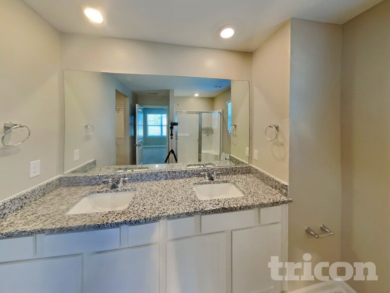 Building Photo - 1507 Ashgrove Pl