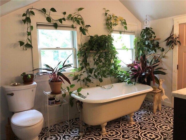 Building Photo - 511 Main St