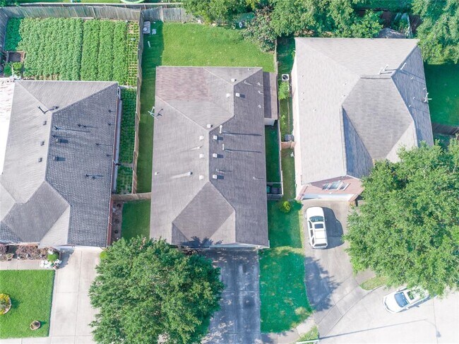 Building Photo - 13138 Woodvine Trail