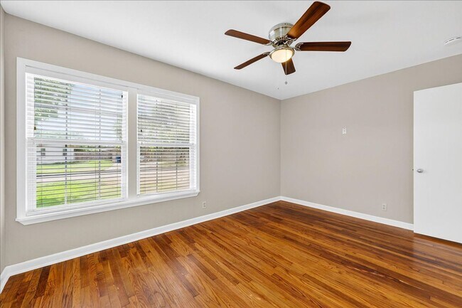 Building Photo - 929 Ashland Dr