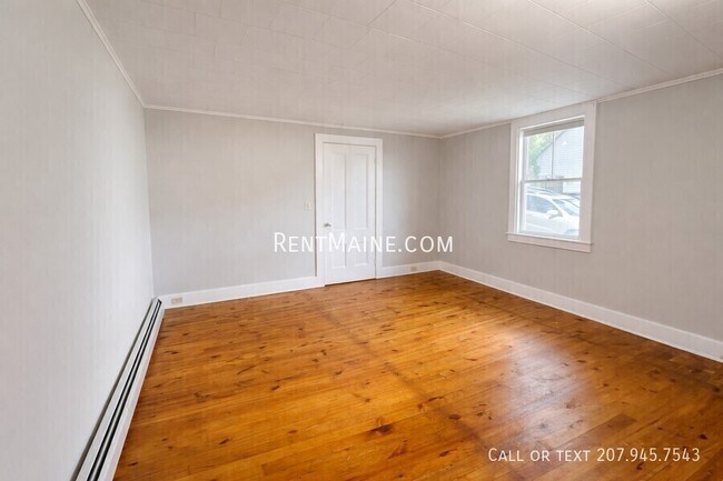 Building Photo - 445 Main St