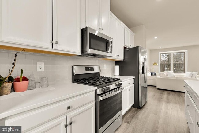 Building Photo - 9639 Tall Oaks Rd