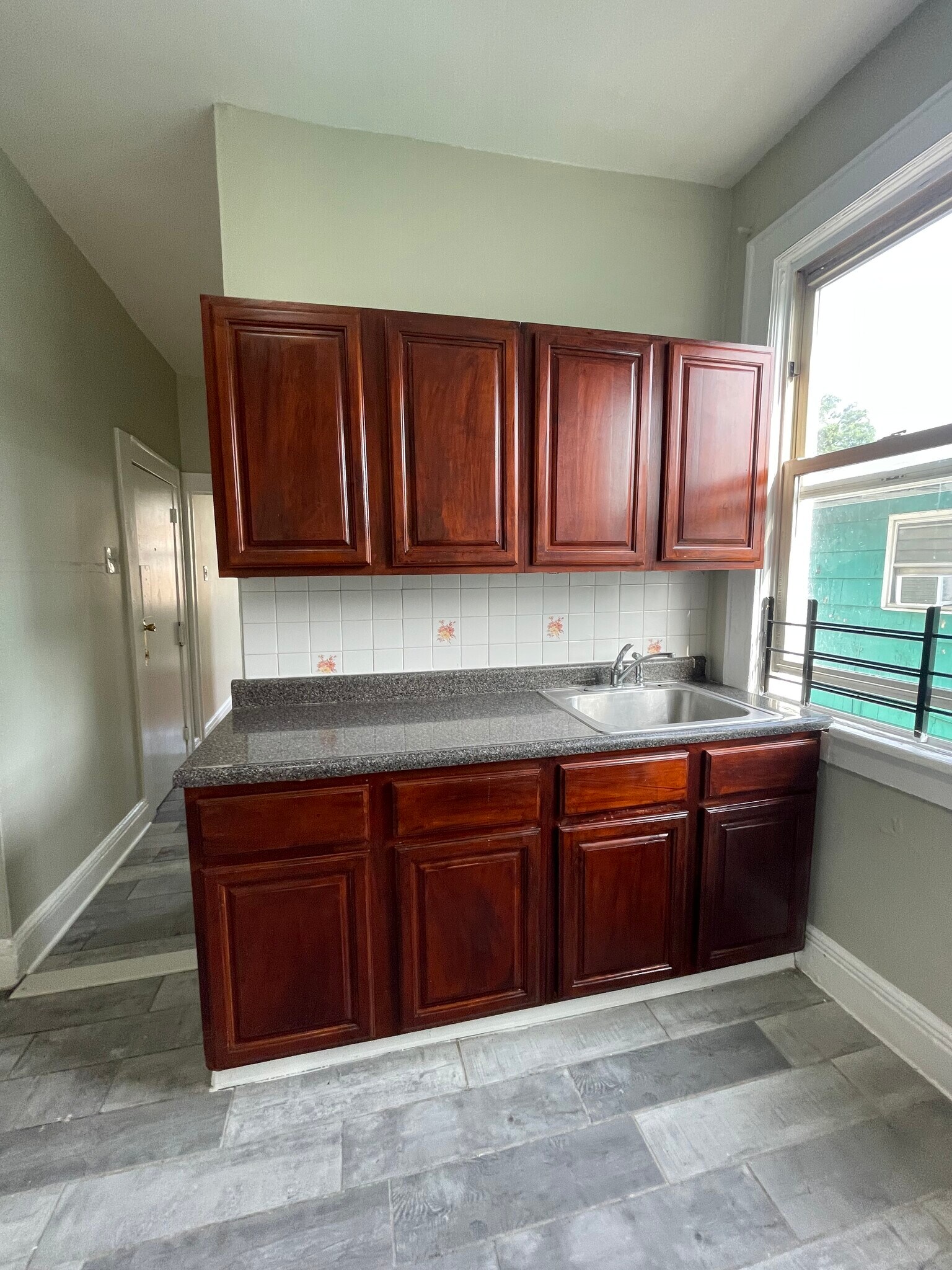 Unit 2R - 37 Hanford St