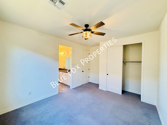 Building Photo - 8038 N Purple Aster Pl