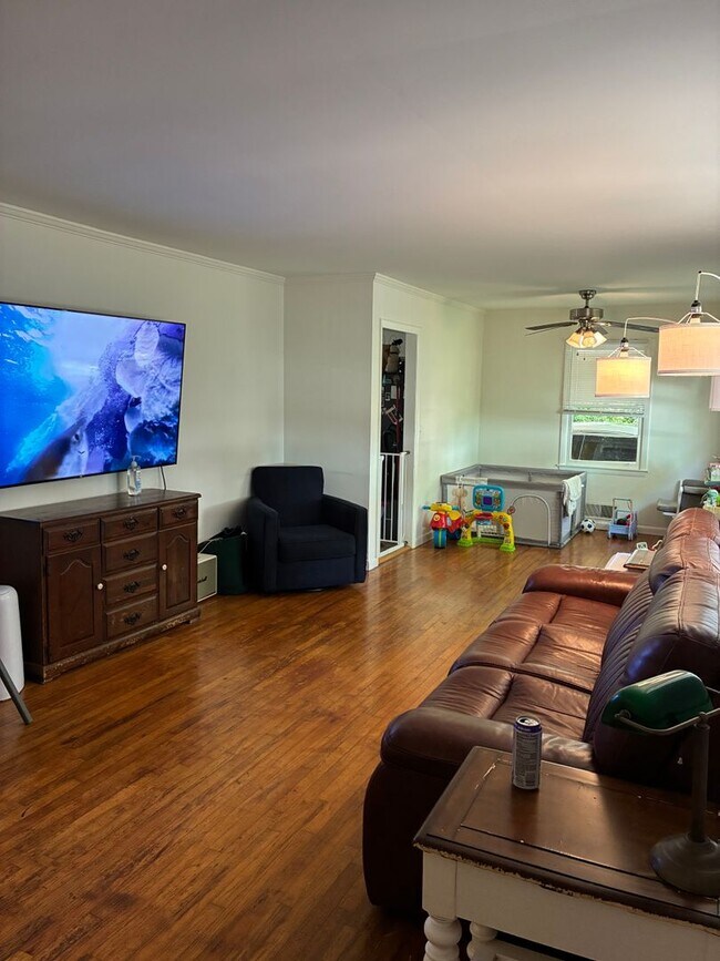 Building Photo - 3 bedroom 2 bathroom near St. Mary's Hospital