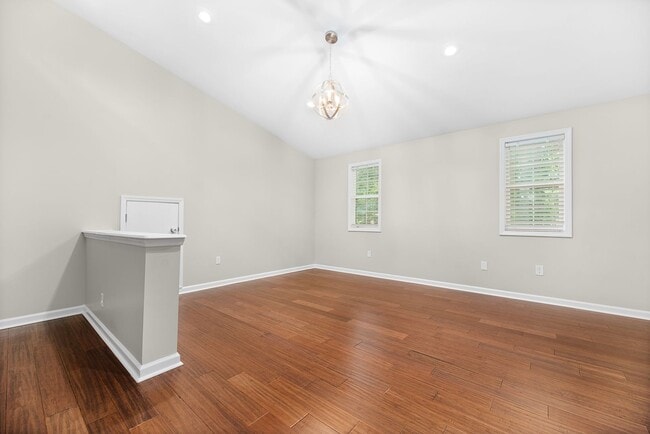 Building Photo - (Coming Soon) Renovated Home just minutes from Uptown!