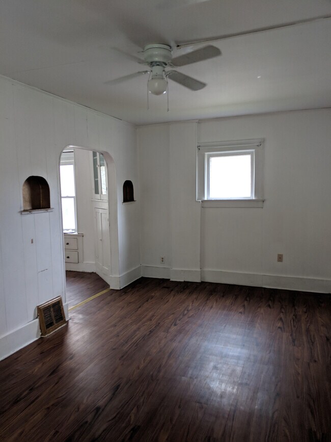 Building Photo - 4 bedroom house for rent