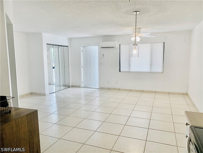 Building Photo - 826 Wiggins Pass Rd