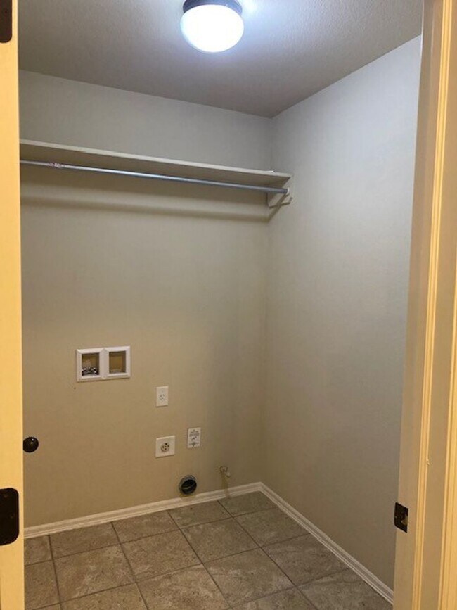 Building Photo - Spacious 4 Bed | 2 Bath | Large backyard | Bixby