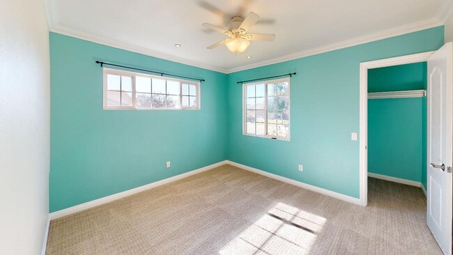 Building Photo - Available Now! Single-family 3 bedroom, 2 ...