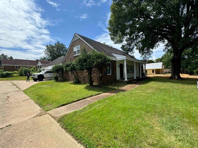 Building Photo - 4571 Plato Ave