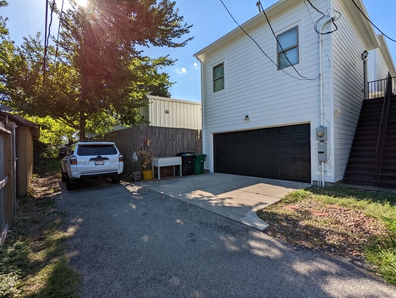 Building Photo - 722 E 29th St