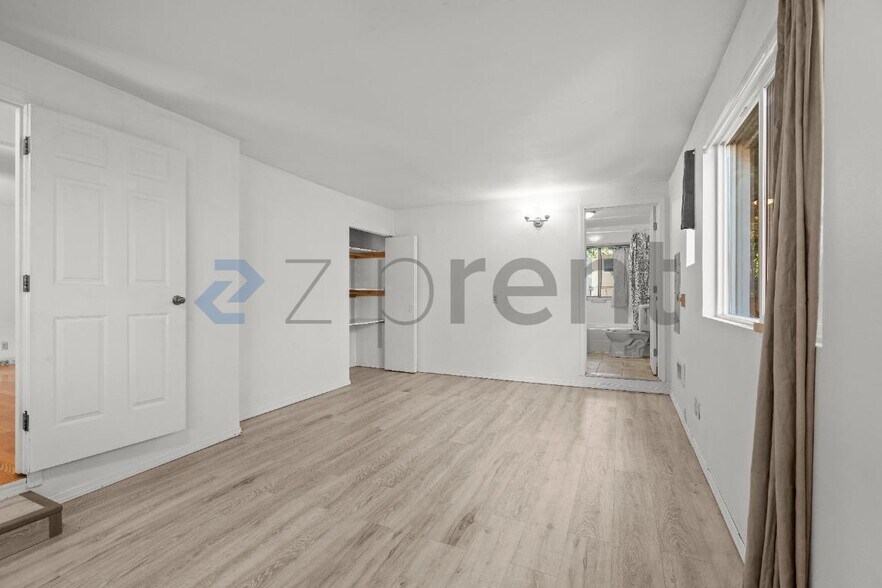 Building Photo - Unit Main House