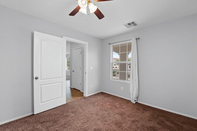 Building Photo - 2220 S Ponderosa Dr