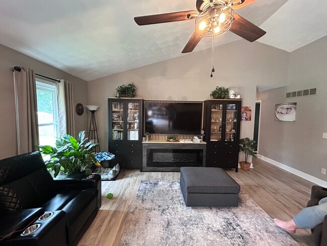 Primary Photo - 507 Wheatland Dr