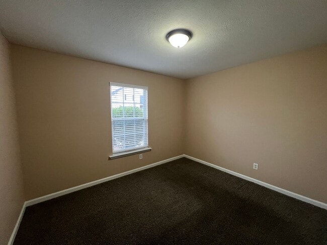 Building Photo - $250 Off First Month's Rent! Nice 3 Bedroom 2 Bath Home in Lavergne - Available Now!