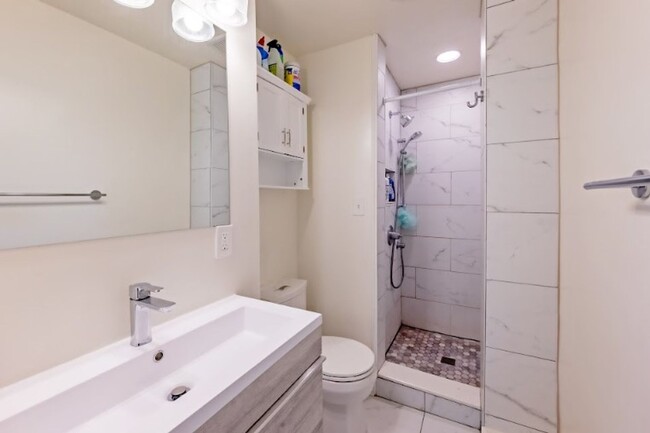 Building Photo - Rad Rowhome Right Near Stadium-Armory Metro!