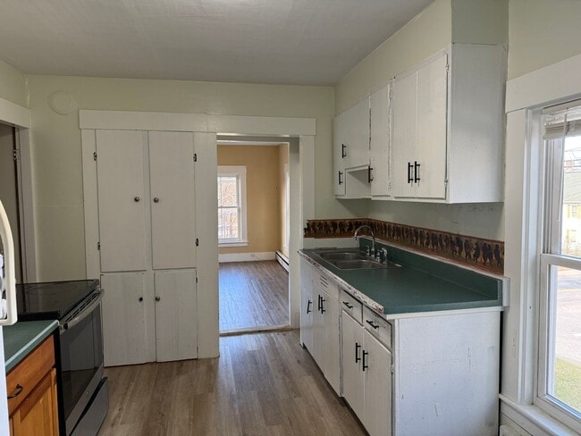 Building Photo - 278 Pleasant St