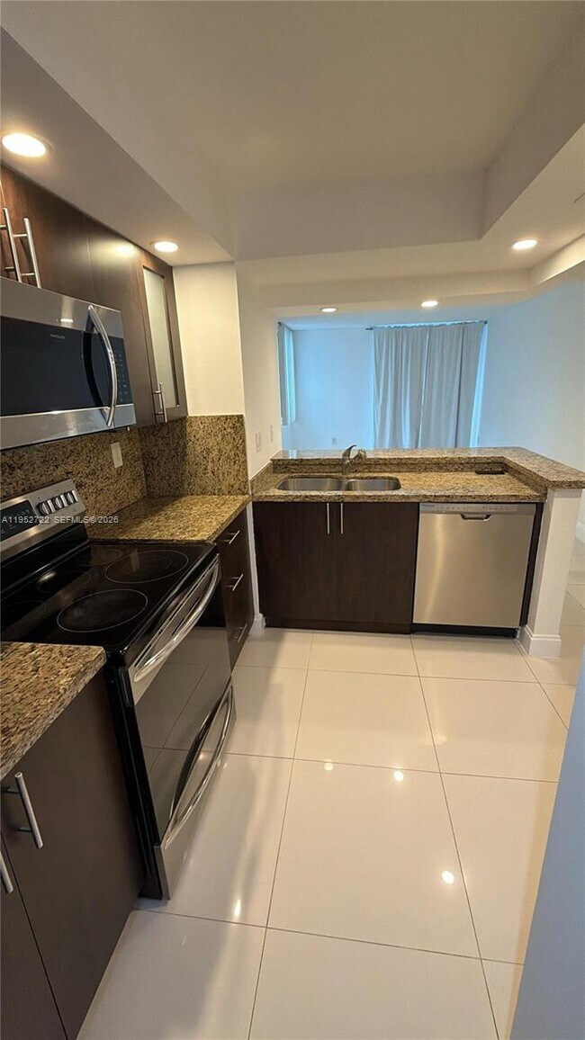 Building Photo - 850 N Miami Ave