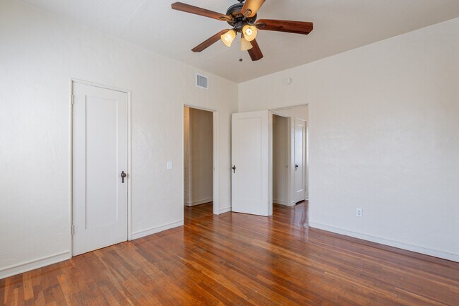 Building Photo - 241 S Cherry Ave