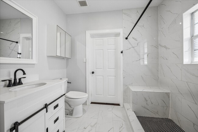 Building Photo - 2 Jenkins St