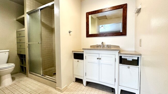 Building Photo - 2 BED/2 BATH/2 PRKG + Washer/Dryer INSIDE ...
