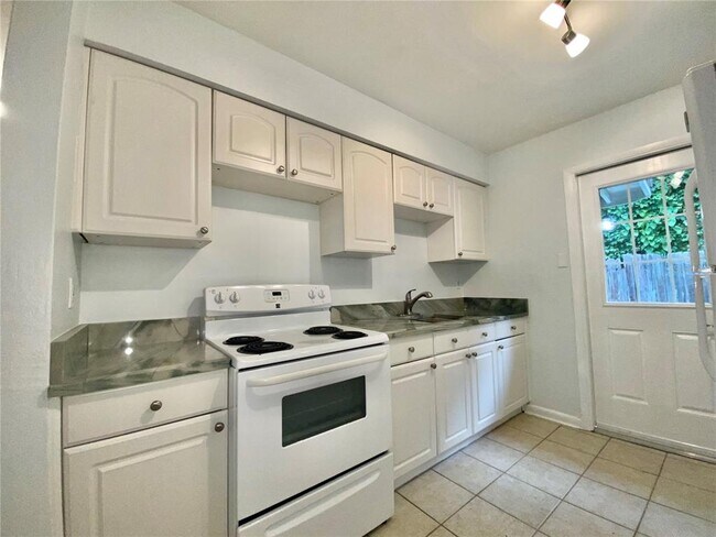 Building Photo - 1022 Delaney Park Dr