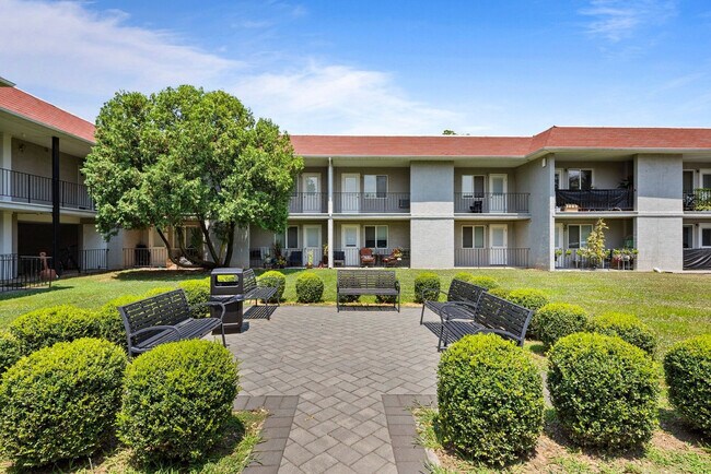 Building Photo - 30 U.S. 9W-SI ID1466753P