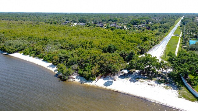 Building Photo - 5888 SE Riverboat Dr