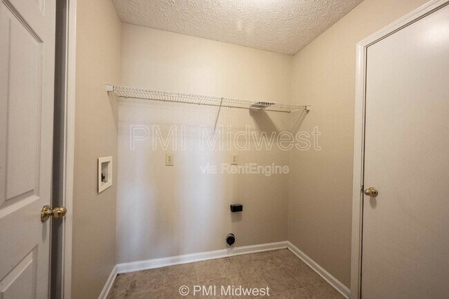 Building Photo - 2781 Grand Fir Dr