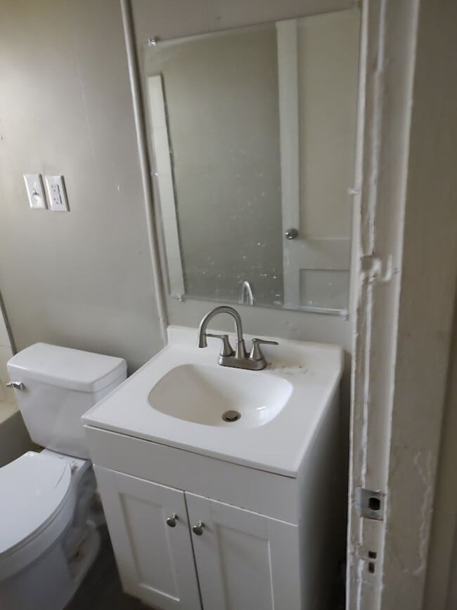 Building Photo - 4BR/2BA House- Newly renovated