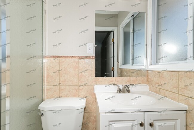 Building Photo - 2404 Burchard Dr