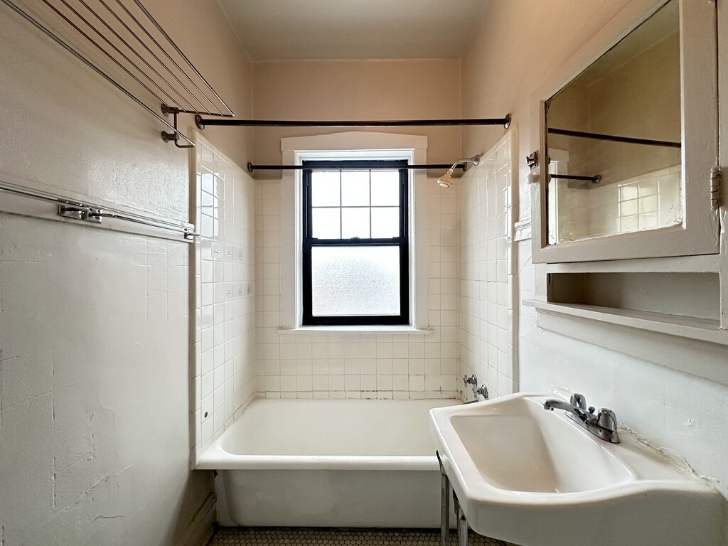 Building Photo - 1307 Oak Ave