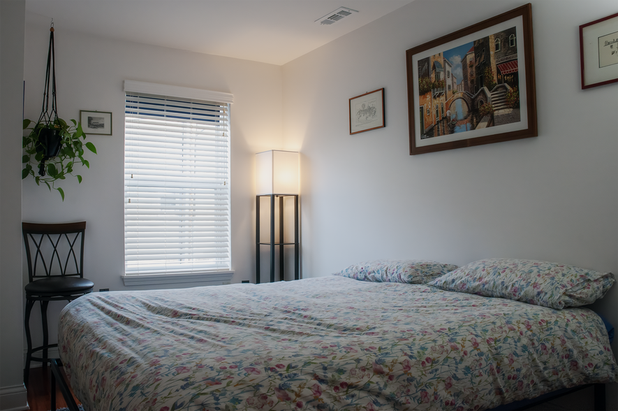 Building Photo - 1550 N Warren Ave