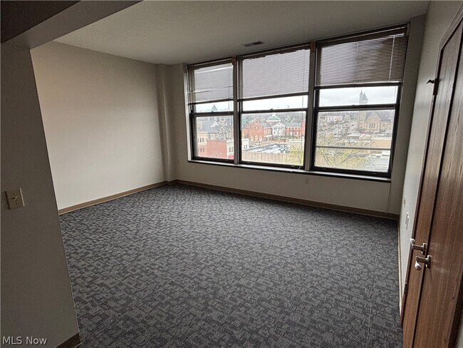 Building Photo - 59 Lincoln Way E