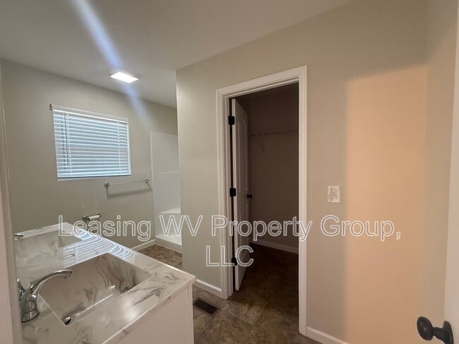 Building Photo - 46 Christian Ct