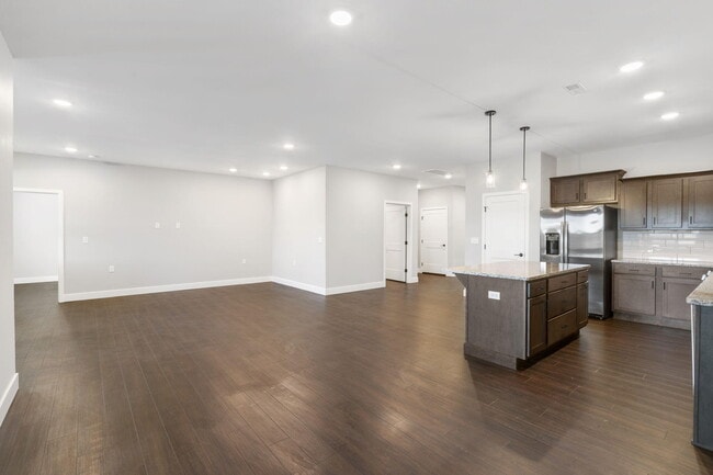 Building Photo - 5955 S Farm Rd 163