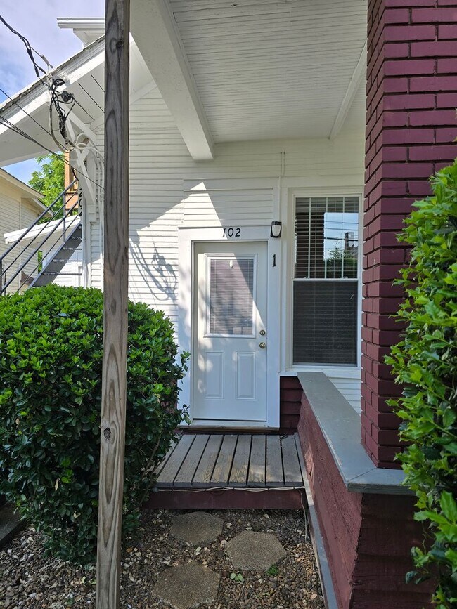 Building Photo - 1 Bedroom Northshore Apartment