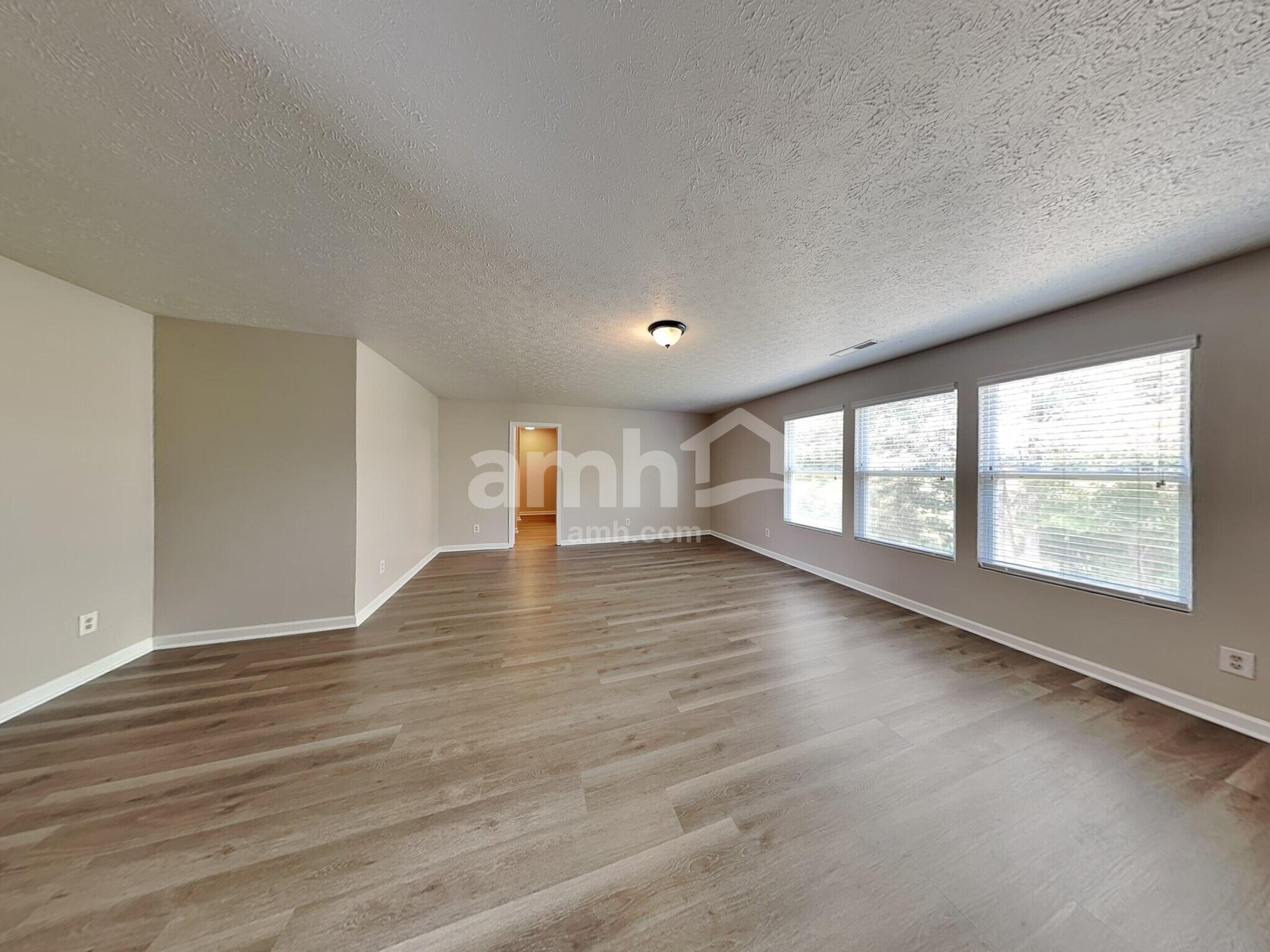 Building Photo - 12831 Silvaire Farm Rd