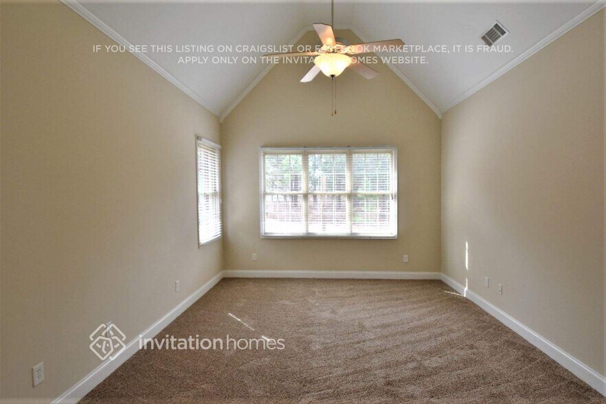 Building Photo - 9207 Golfview Cir