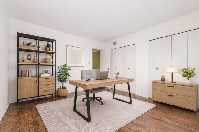 Building Photo - 2531 W Howard St