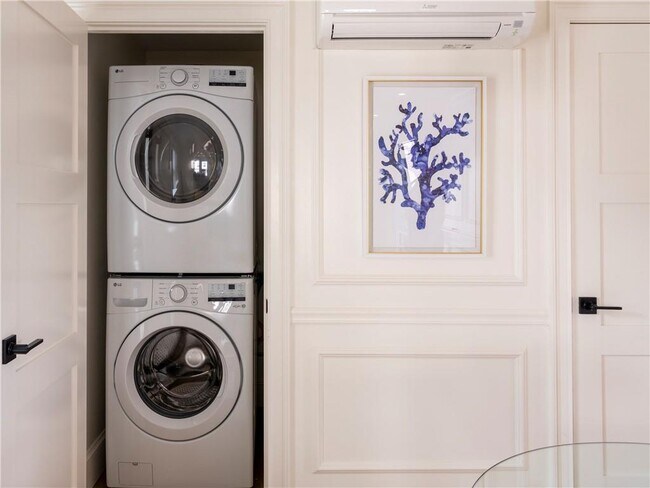 Building Photo - 9-9 Dearborn St