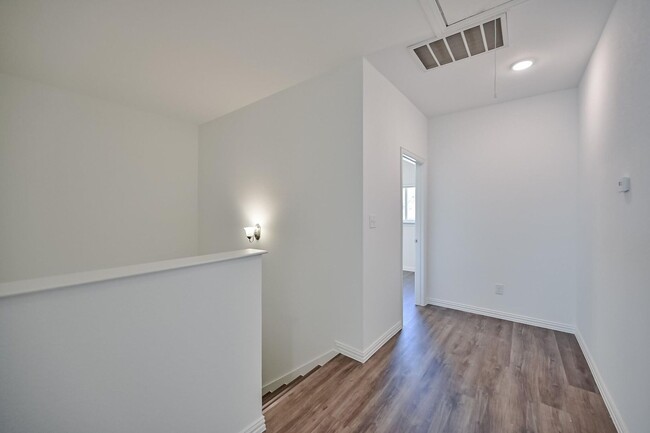 Building Photo - Charming 2-Bedroom Duplex in Fort Worth, TX