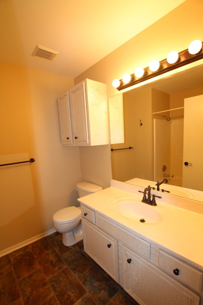 Building Photo - COMING SOON-Spacious 3 Bedroom in Whitehouse!
